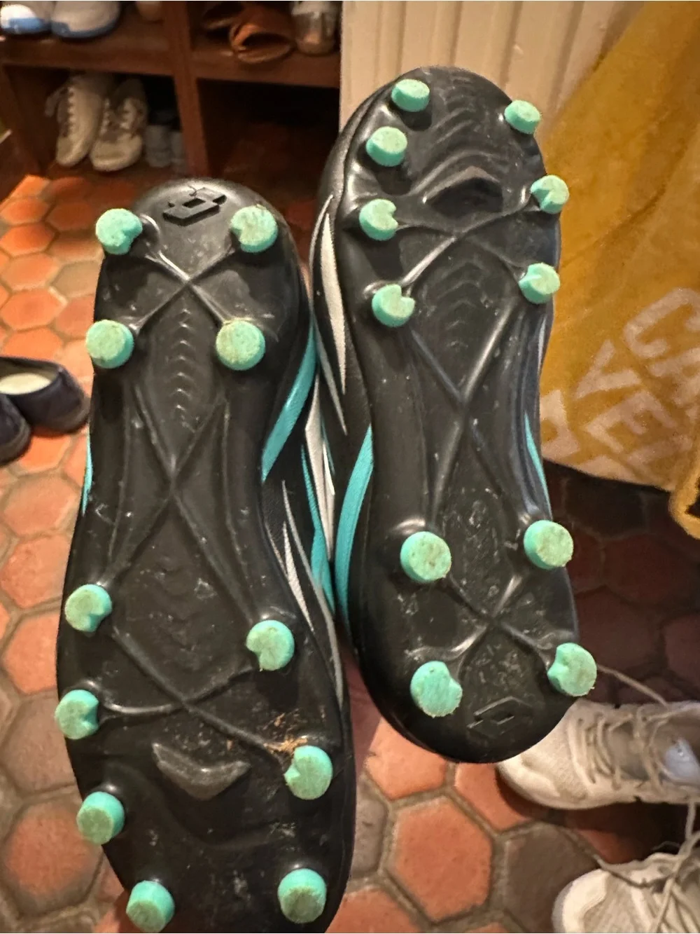 LOTTO Black and Teal Kids Soccer cleats